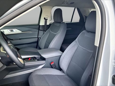 New 2026 Ford Explorer Active RWD image 9