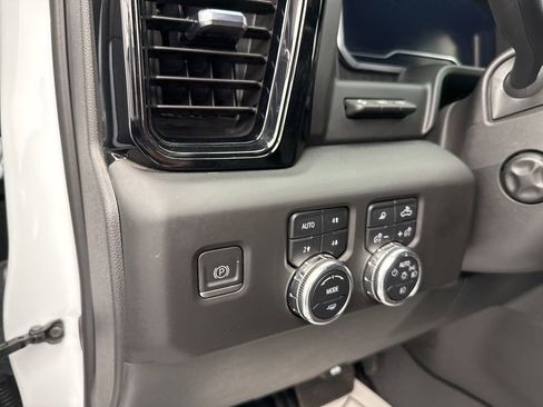 Used 2024 GMC Sierra 1500 AT4 w/ Technology Package AWD/4WD image 19