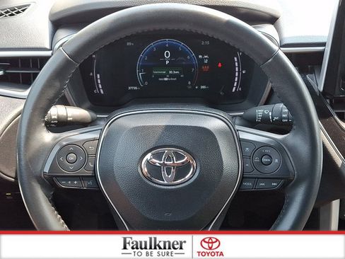 Certified 2025 Toyota Corolla Cross XLE FWD image 18
