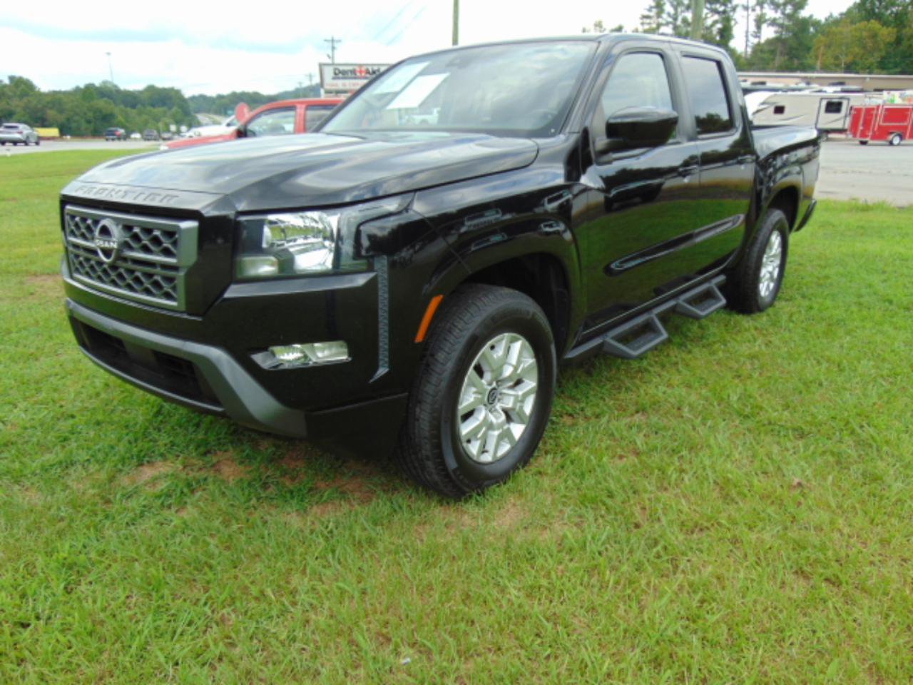 Used 2022 Nissan Frontier SV AWD/4WD image 2