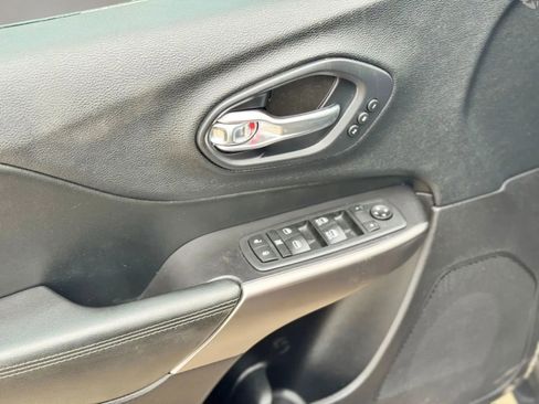 Used 2020 Jeep Cherokee Limited image 14