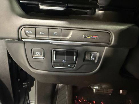 Used 2023 Cadillac Escalade V w/ LPO, ONYX Package AWD/4WD image 32