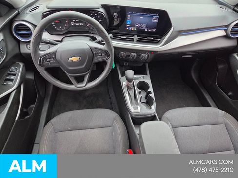Used 2024 Chevrolet Trax LS FWD image 9