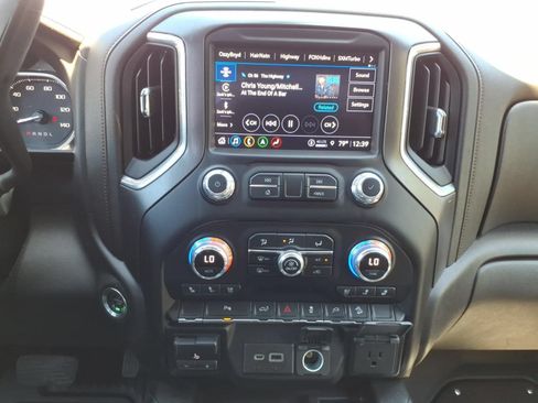 Used 2022 GMC Sierra 3500 AT4 w/ AT4 Preferred Package AWD/4WD image 21