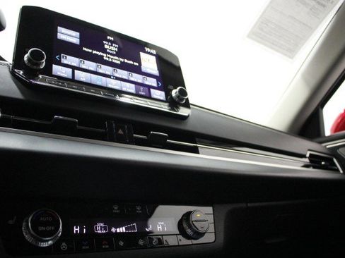 Used 2025 Mitsubishi Outlander SEL image 16