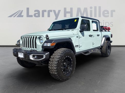 Used 2023 Jeep Gladiator Sport AWD/4WD image 1