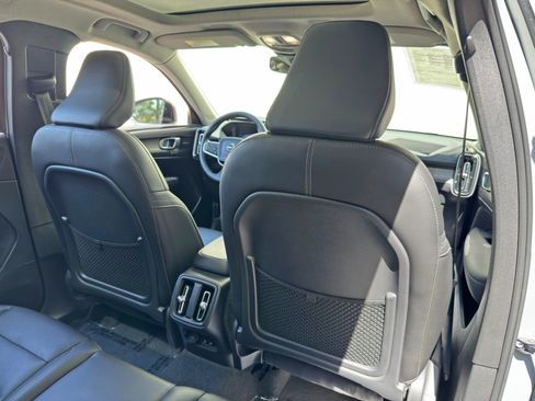 Used 2024 Volvo XC40 B5 Ultimate w/ Protection Package Premier AWD/4WD image 40