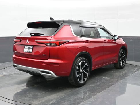Used 2024 Mitsubishi Outlander SEL image 8