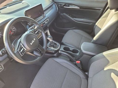 Used 2023 Kia Seltos S w/ Navigation Package FWD image 8