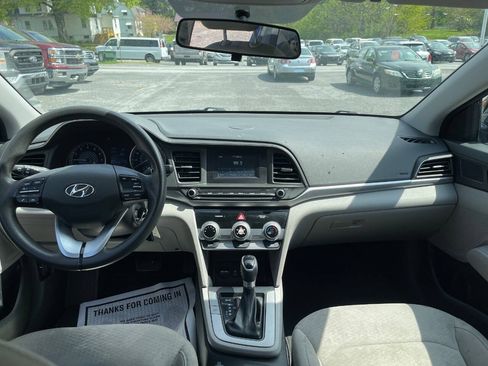 Used 2019 Hyundai Elantra SE FWD image 22