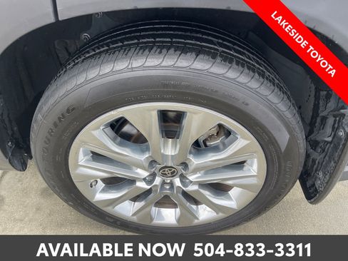 Used 2023 Toyota Highlander Limited FWD image 12