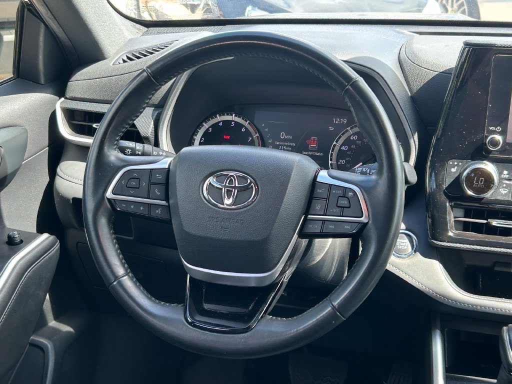 Used 2023 Toyota Highlander XSE FWD image 42