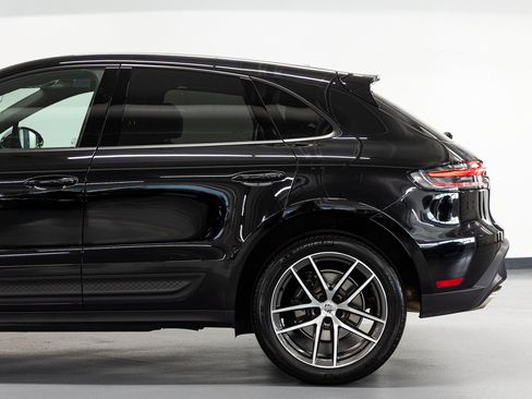 Used 2025 Porsche Macan AWD/4WD image 13