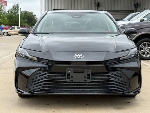 Used 2025 Toyota Camry LE image 8