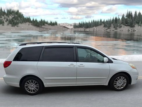 Used 2007 Toyota Sienna XLE Limited FWD image 2