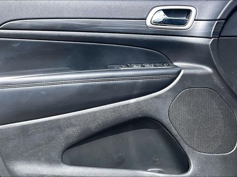 Used 2019 Jeep Grand Cherokee Altitude image 20