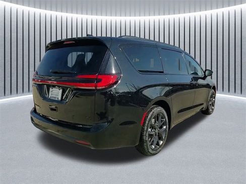 New 2026 Chrysler Pacifica Select w/ S Appearance Package image 10