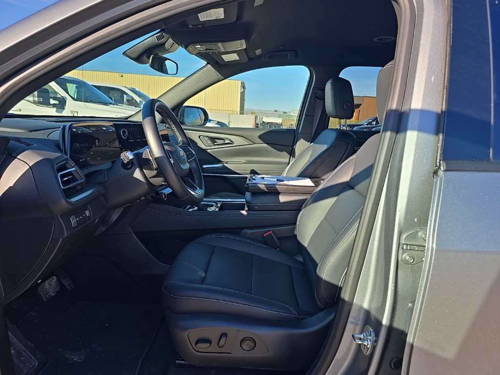 Used 2026 Chevrolet Traverse LT AWD/4WD image 13