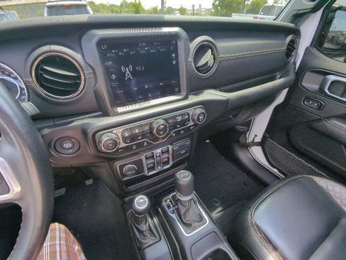 Used 2021 Jeep Wrangler Unlimited Sahara AWD/4WD image 17
