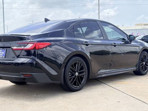 Used 2026 Toyota Camry SE FWD image 8