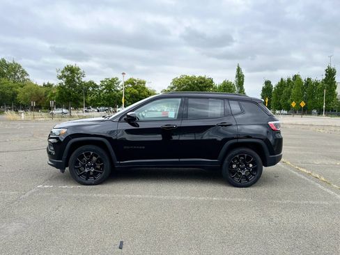 Used 2023 Jeep Compass Latitude AWD/4WD image 9