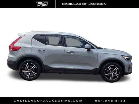 Used 2024 Volvo XC40 B5 Core image 4