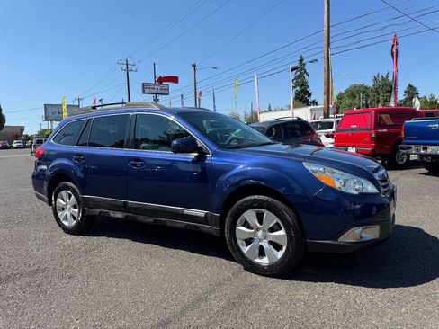 Used 2010 Subaru Outback 3.6R Premium image 2
