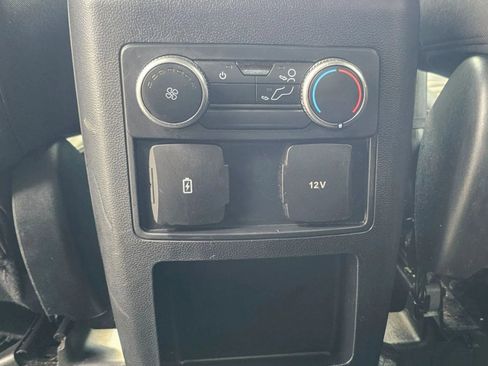 Used 2021 Ford Explorer XLT AWD/4WD image 18