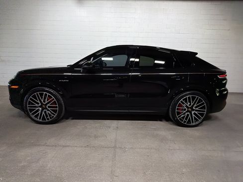 Certified 2025 Porsche Cayenne S AWD/4WD image 2