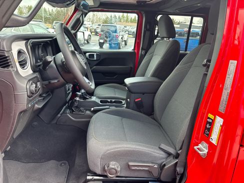 Used 2025 Jeep Wrangler Sahara w/ Safety Group image 18