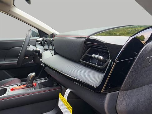 New 2026 Nissan Kicks SR w/ Cold Weather Package image 14