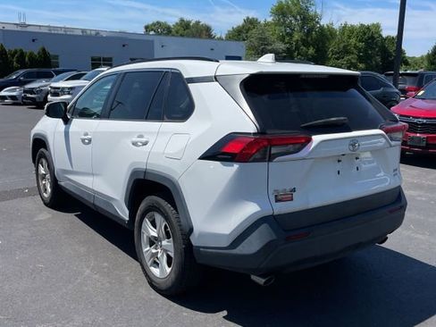 Used 2019 Toyota RAV4 XLE AWD/4WD image 2