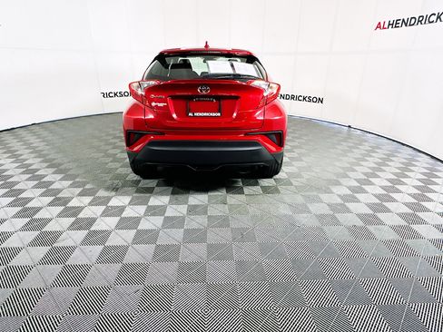 Used 2021 Toyota C-HR XLE image 31
