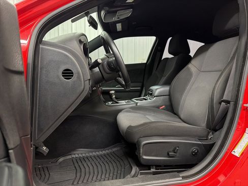 Used 2019 Dodge Charger SXT image 9