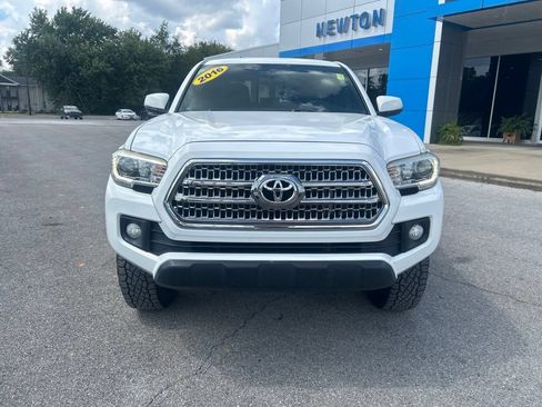 Used 2016 Toyota Tacoma TRD Off-Road w/ Towing Package AWD/4WD image 2