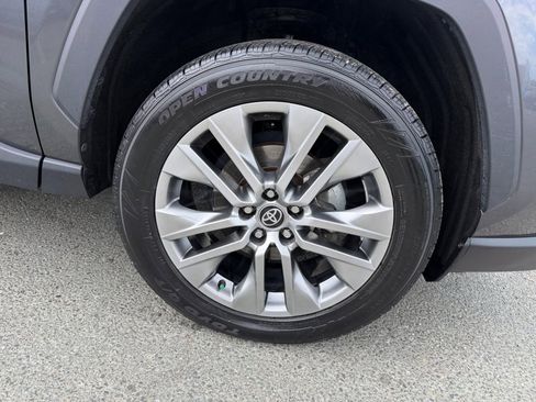 Used 2022 Toyota RAV4 XLE Premium image 29