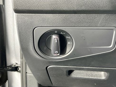 Used 2023 Volkswagen Tiguan SE R-Line image 10