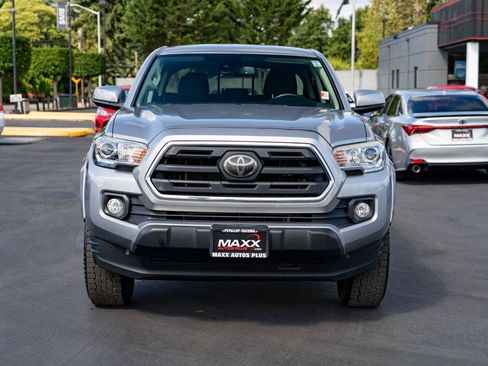 Used 2018 Toyota Tacoma SR5 AWD/4WD image 3
