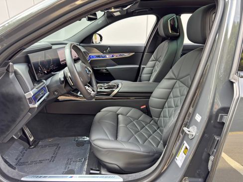 Used 2026 BMW 740i w/ Premium Package RWD image 17