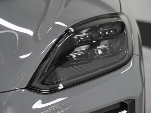 Used 2025 Porsche Cayenne Turbo GT AWD/4WD image 13