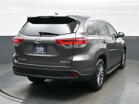 Used 2019 Toyota Highlander XLE AWD/4WD image 5