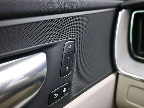 Used 2023 Volvo XC60 B5 Plus w/ Protection Package Premier image 29