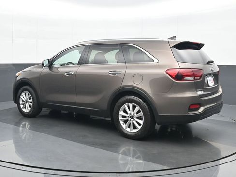 Used 2019 Kia Sorento LX w/ LX Convenience Package image 4