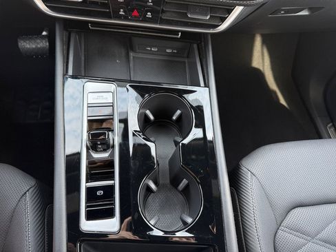 Used 2024 Volkswagen Atlas Cross Sport SE image 4