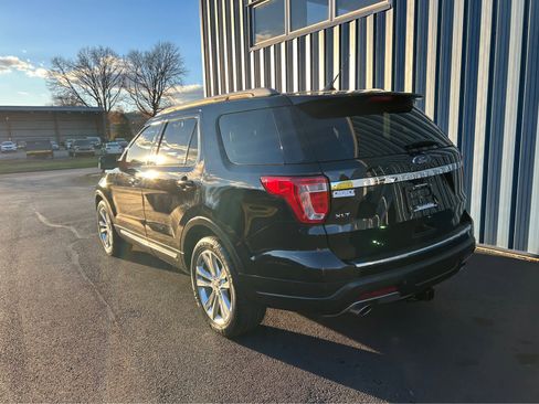 Used 2018 Ford Explorer XLT w/ Equipment Group 202A image 3