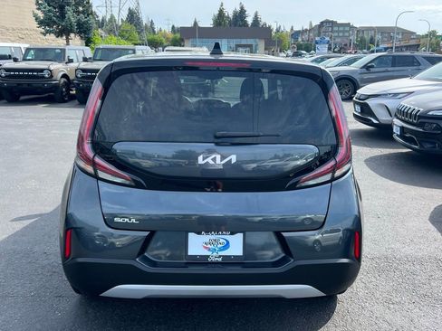 Used 2023 Kia Soul S FWD image 7