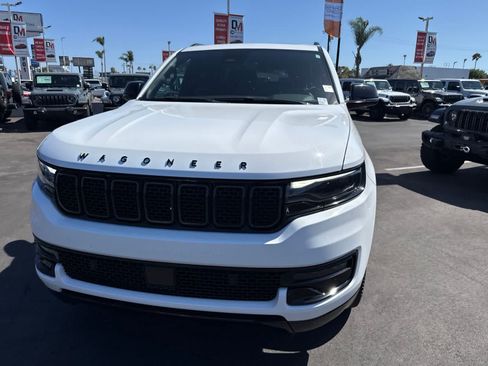 Used 2025 Jeep Wagoneer Series II w/ Premium Group I AWD/4WD image 4