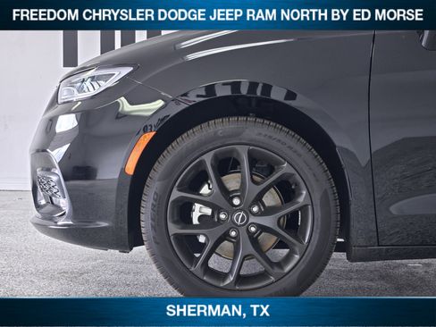 New 2026 Chrysler Pacifica Select w/ S Appearance Package image 6