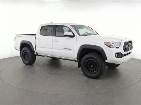 Used 2019 Toyota Tacoma TRD Sport w/ Technology Package AWD/4WD image 2