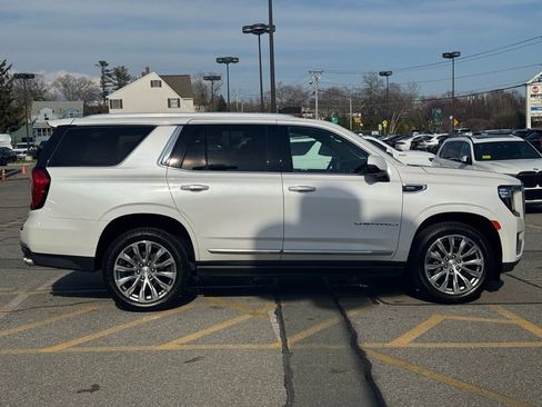 Used 2022 GMC Yukon Denali w/ Denali Premium Package image 7